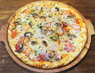 Пицца с салями, ветчиной и грибами 30 см